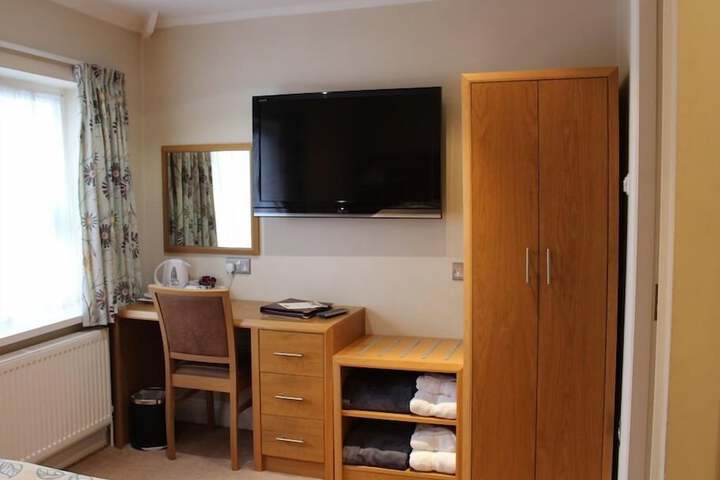 Room 3 of 27