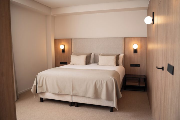 Room 5 of 48