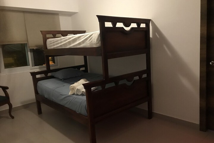 Room 4 of 7