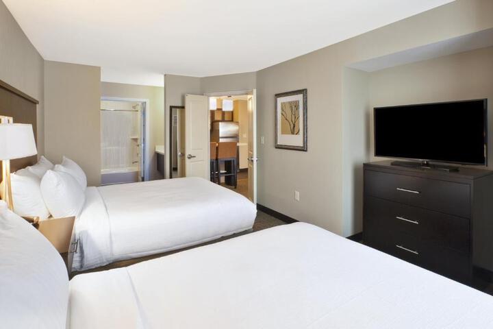 1 Queen Studio Suite (2 of 26)