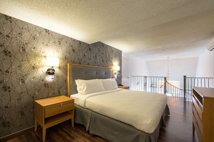 1 King Bed (9 of 15)