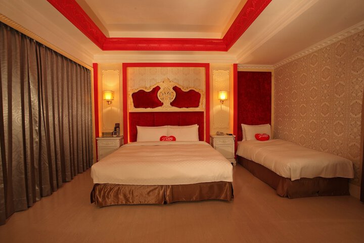 Room 6 of 32