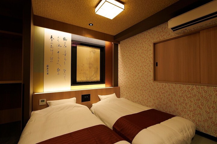 Room 19 of 38
