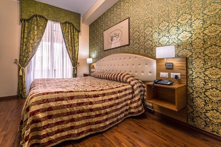 Room 10 of 60