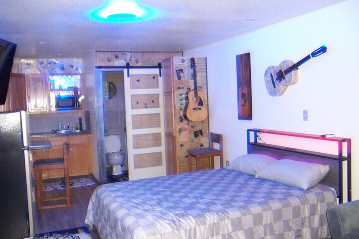 Room 7 of 16