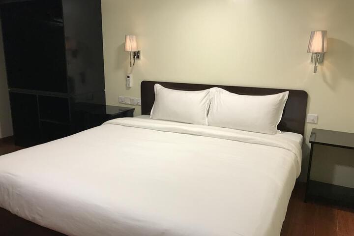 Room 3 of 5