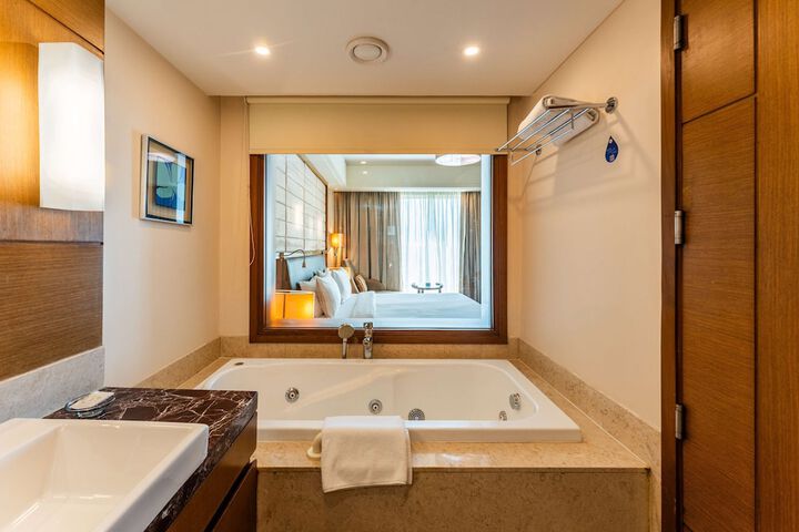 Room 52 of 107