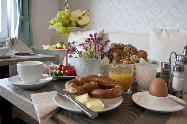 Breakfast/Coffee Service 31 of 43