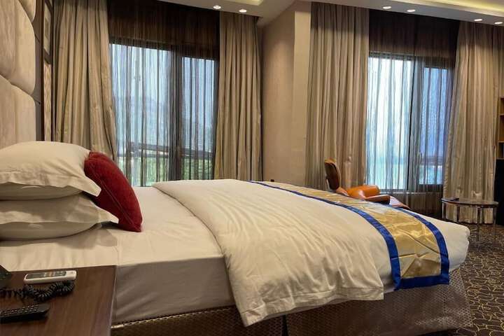 Room 26 of 114