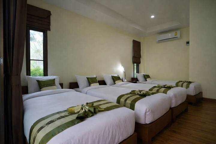 Room 12 of 33