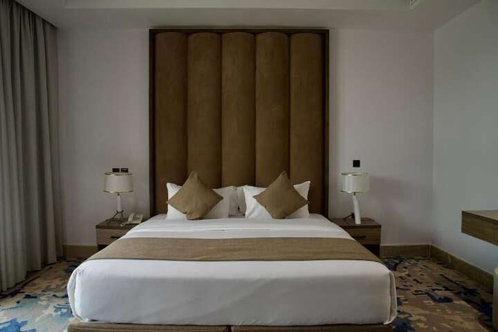 Room 32 of 100