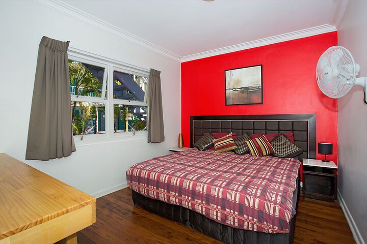 Room 3 of 32