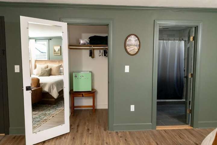 Room 4 of 61