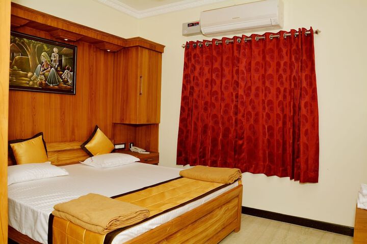 Anandha Grand