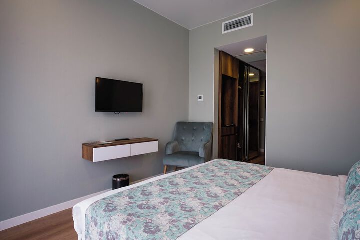 Room 10 of 68
