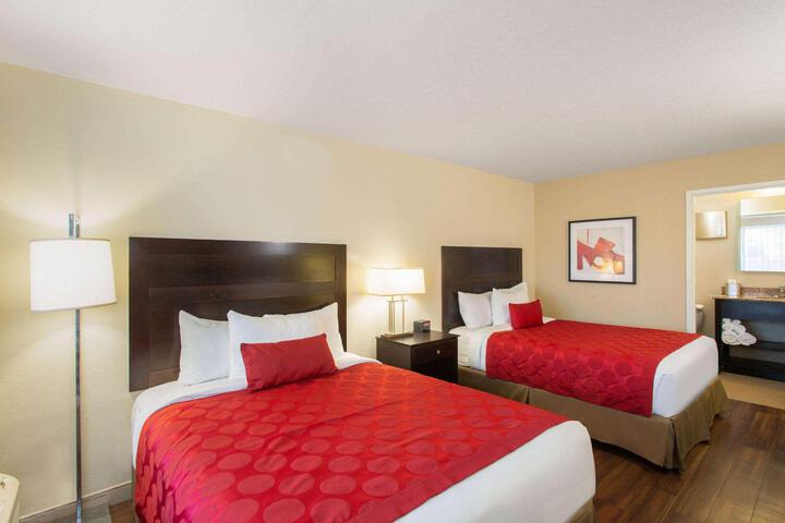 2 Queen Beds (2 of 15)