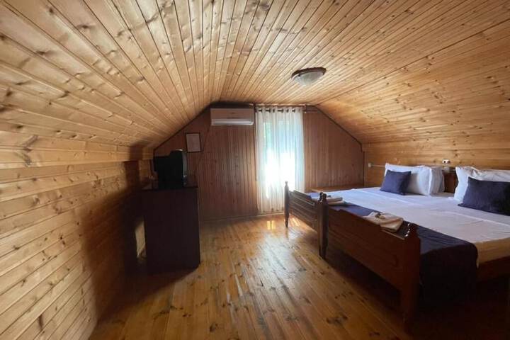 Room 9 of 43
