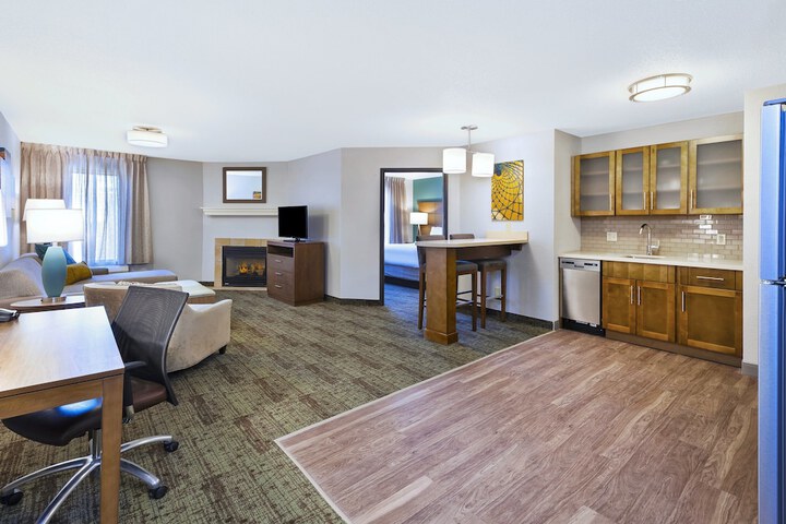 1 King Studio Suite (23 of 41)