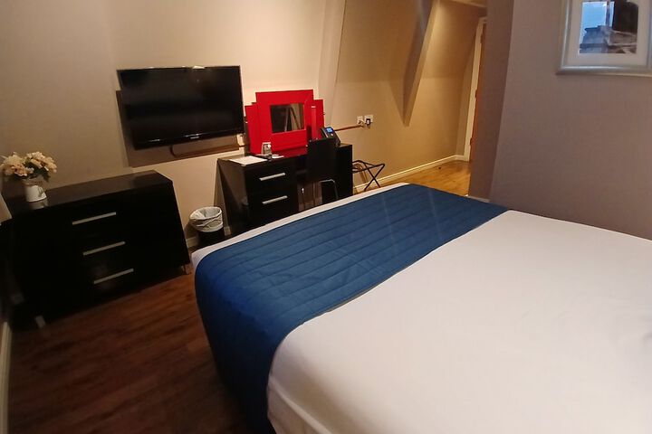 Room 53 of 182