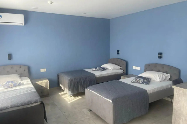 Room 4 of 10