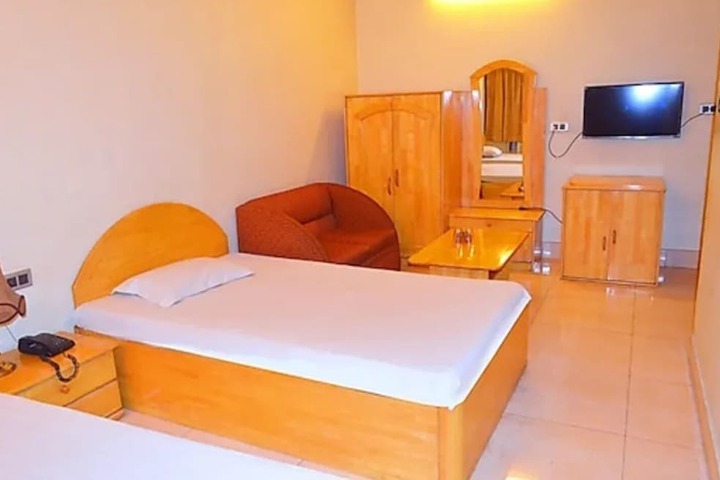Room 4 of 14