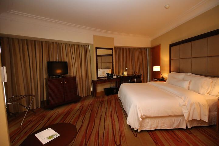 Room 12 of 70