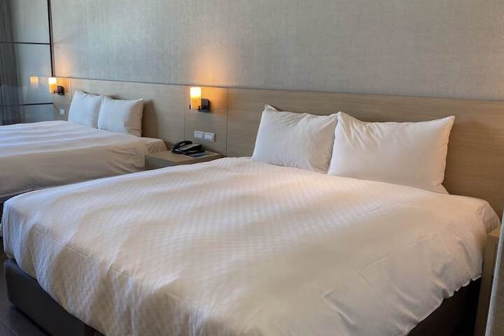Room 10 of 23