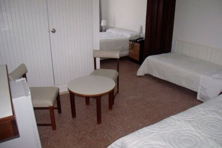 Room 3 of 20