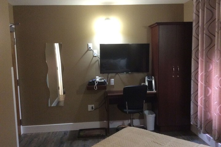 Room 3 of 49