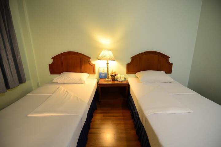 Room 7 of 27