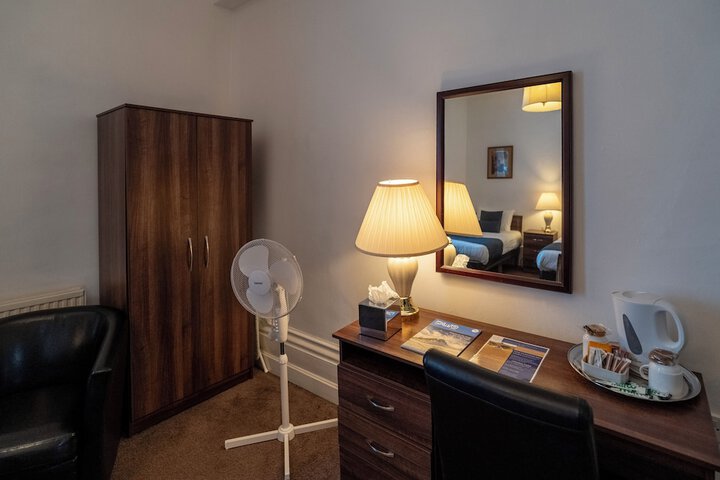 Room 19 of 103