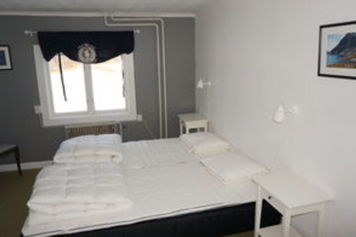 Room 27 of 49