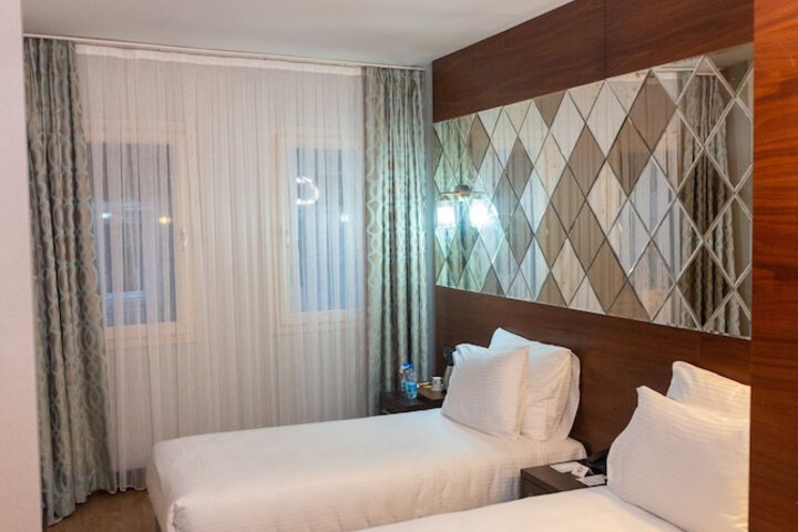 Room 8 of 31