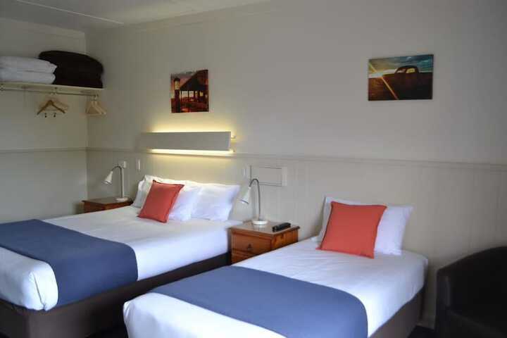 Room 13 of 27