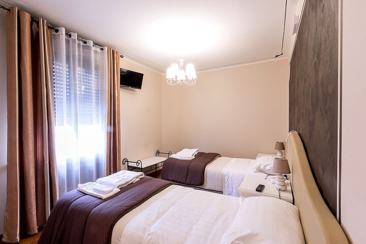 Room 9 of 31