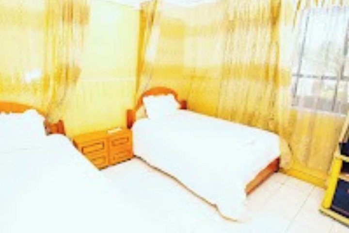 Room 9 of 19
