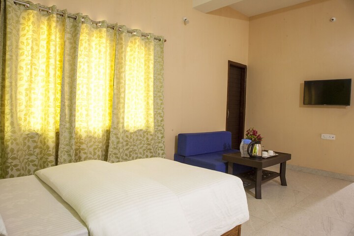 Room 6 of 13