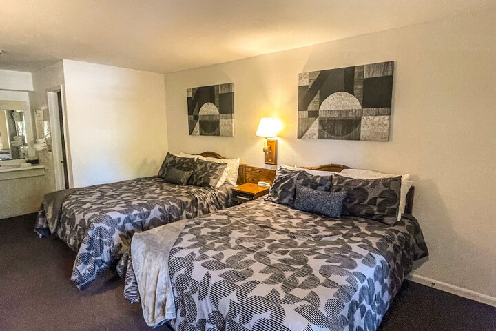 Room 35 of 69