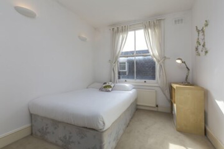 Room 27 of 40