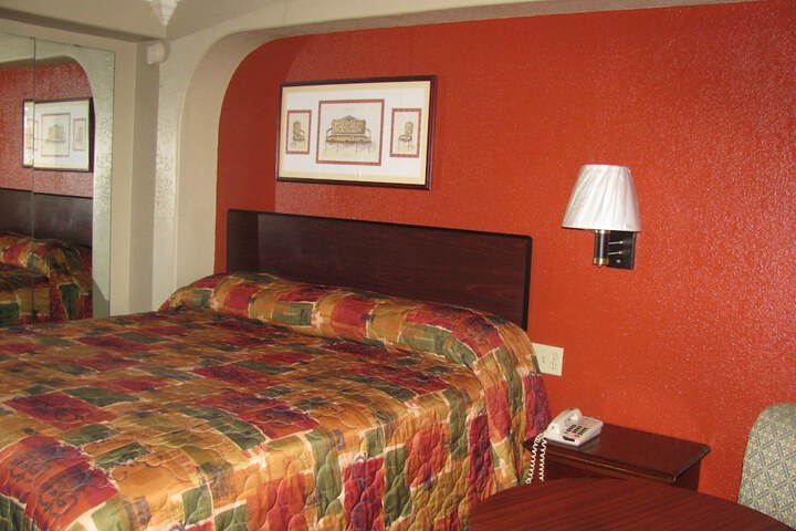 Room 5 of 15
