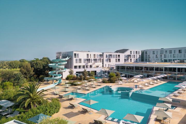 Hotel with Pool