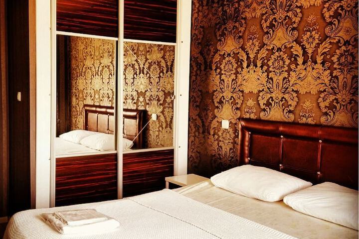 Room 6 of 27