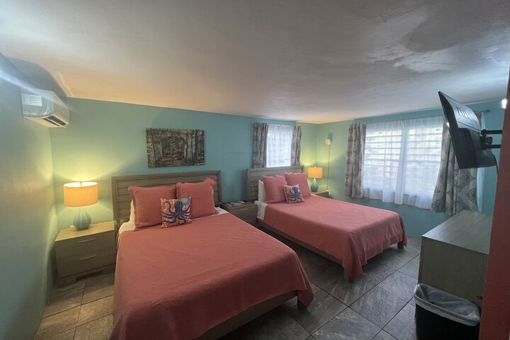Room 27 of 83