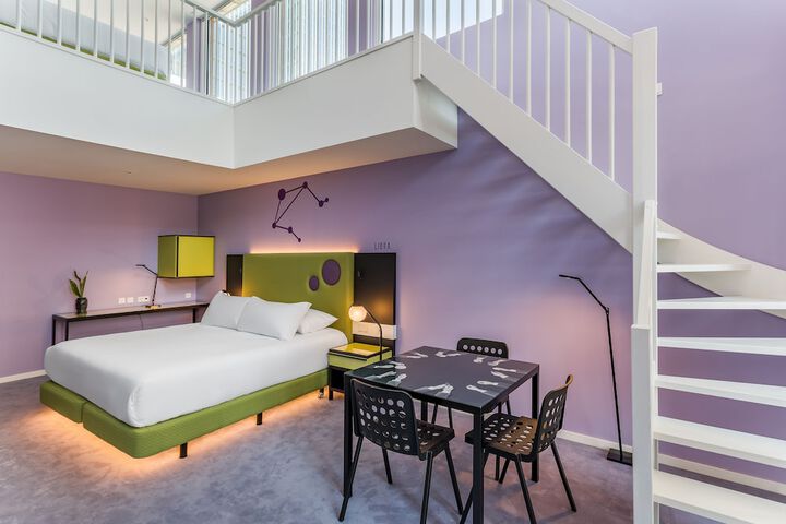 Room 27 of 77