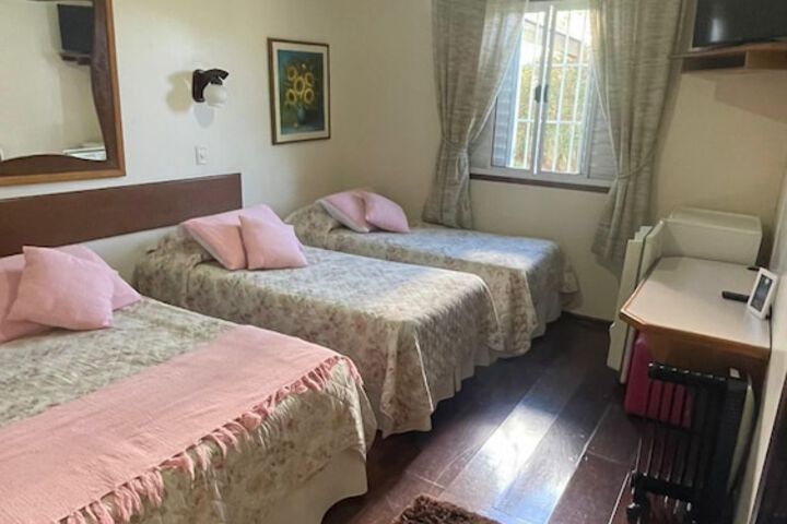 Room 4 of 14