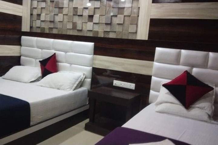 Room 13 of 26
