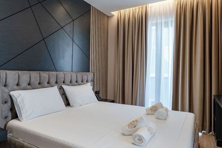 Room 2 of 115