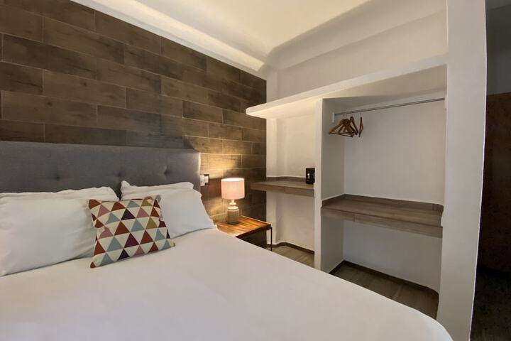 Room 25 of 193