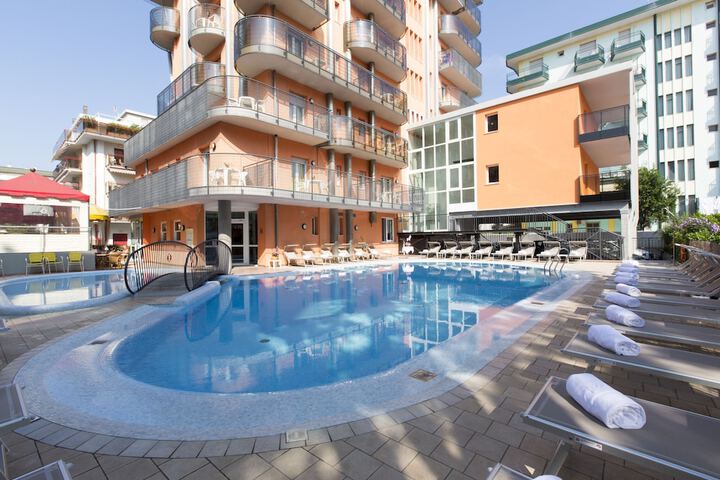 Hotel Pool