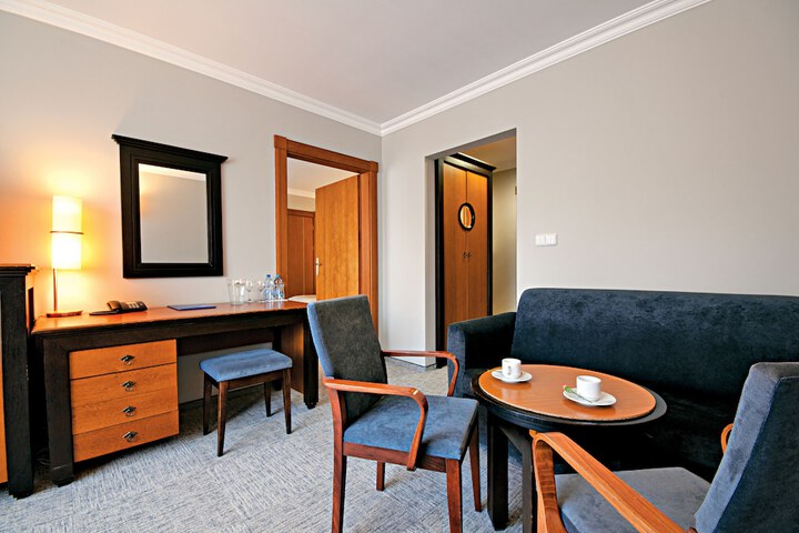 Room 10 of 43